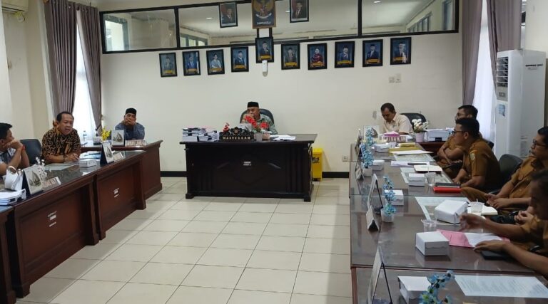 RDP terkait polemik IPR tambang Desa Buranga, Kecamatan Ampibabo, yang dilaksanakan Komisi III DPRD Parigi Moutong, Senin, 3 Februari 2025.